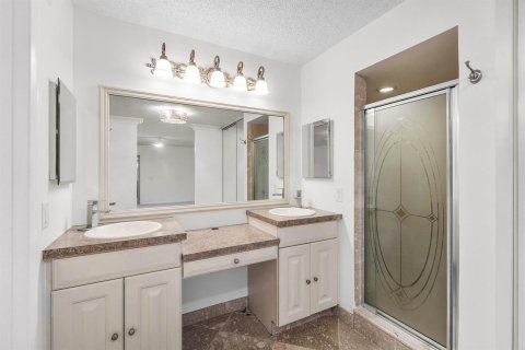 Townhouse in Palm Beach Gardens, Florida 3 bedrooms, 148.27 sq.m. № 2434284 - photo 12