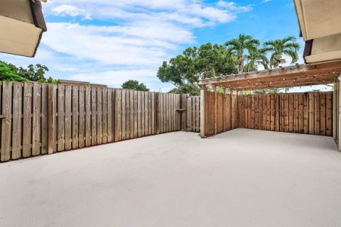 Townhouse in Palm Beach Gardens, Florida 3 bedrooms, 148.27 sq.m. № 2434284 - photo 15