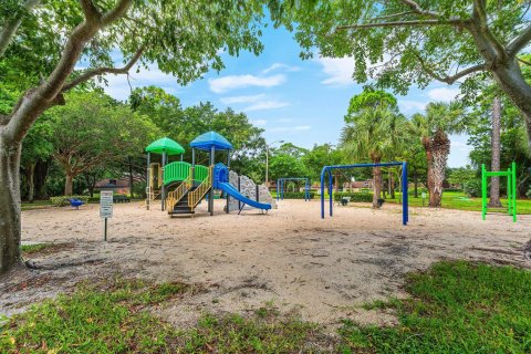 Townhouse in Palm Beach Gardens, Florida 3 bedrooms, 148.27 sq.m. № 2434284 - photo 21