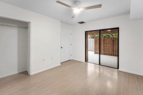 Townhouse in Palm Beach Gardens, Florida 3 bedrooms, 148.27 sq.m. № 2434284 - photo 7