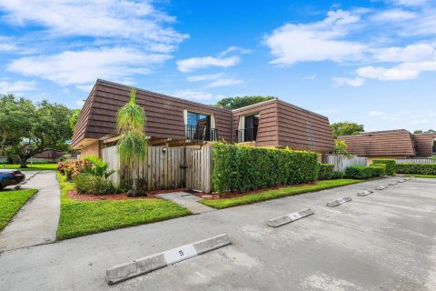 Townhouse in Palm Beach Gardens, Florida 3 bedrooms, 148.27 sq.m. № 2434284 - photo 14