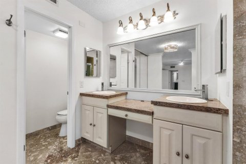 Townhouse in Palm Beach Gardens, Florida 3 bedrooms, 148.27 sq.m. № 2434284 - photo 13