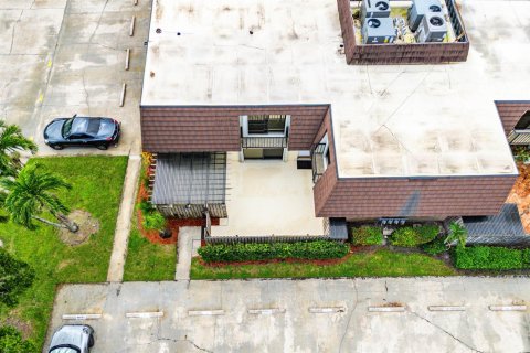 Townhouse in Palm Beach Gardens, Florida 3 bedrooms, 148.27 sq.m. № 2434284 - photo 16