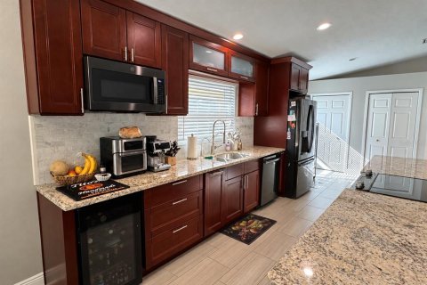 Villa ou maison à louer à Brandon, Floride: 3 chambres, 157.1 m2 № 2391103 - photo 6
