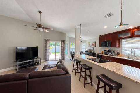 Villa ou maison à louer à Brandon, Floride: 3 chambres, 157.1 m2 № 2391103 - photo 3