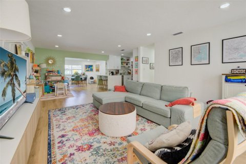 Casa en Miami, Florida 4 dormitorios, 191.94 m2 № 2008173