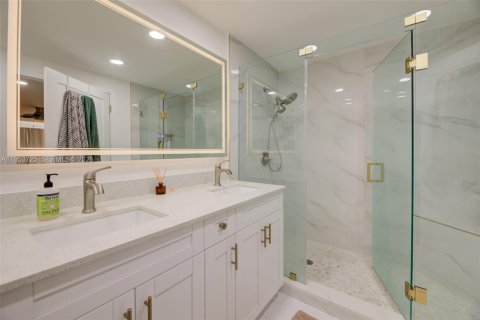 Casa en venta en Miami, Florida, 4 dormitorios, 191.94 m2 № 2008173 - foto 30