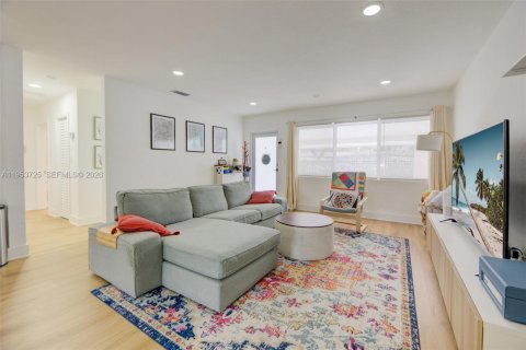 Casa en venta en Miami, Florida, 4 dormitorios, 191.94 m2 № 2008173 - foto 10