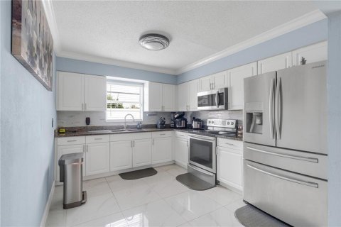 House in Brandon, Florida 4 bedrooms, 121.24 sq.m. № 1822637 - photo 13