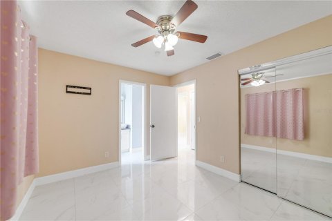 House in Brandon, Florida 4 bedrooms, 121.24 sq.m. № 1822637 - photo 14