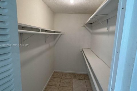 Снять в аренду кондоминиум в Норт-Бей-Виллидж, Флорида 1 спальня, 57.6м2, № 1995354 - фото 22