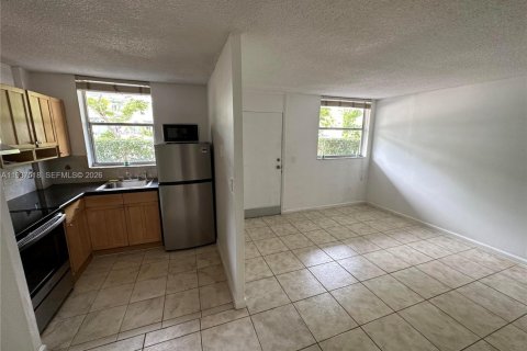 Снять в аренду кондоминиум в Норт-Бей-Виллидж, Флорида 1 спальня, 57.6м2, № 1995354 - фото 2