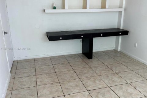 Снять в аренду кондоминиум в Норт-Бей-Виллидж, Флорида 1 спальня, 57.6м2, № 1995354 - фото 12