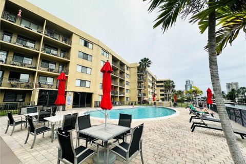 Condo in Hallandale Beach, Florida, 1 bedroom  № 2044414 - photo 27