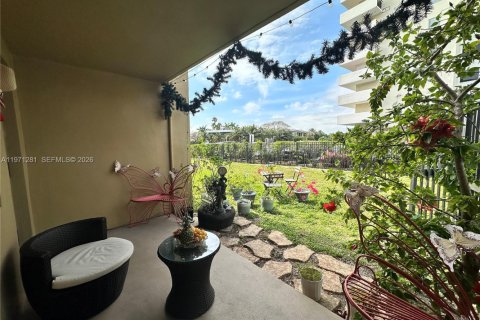 Condo in Hallandale Beach, Florida, 1 bedroom  № 2044414 - photo 18