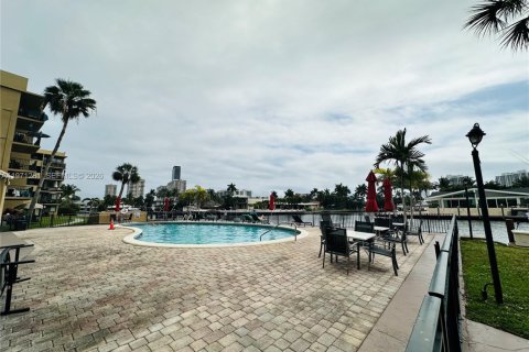 Condo in Hallandale Beach, Florida, 1 bedroom  № 2044414 - photo 26