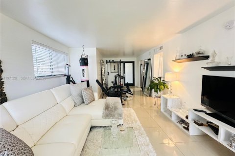 Condo in Hallandale Beach, Florida, 1 bedroom  № 2044414 - photo 6