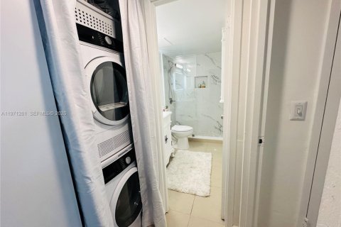 Condo in Hallandale Beach, Florida, 1 bedroom  № 2044414 - photo 5