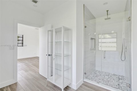 Adosado en alquiler en Miami, Florida, 2 dormitorios, 248.23 m2 № 2046347 - foto 13