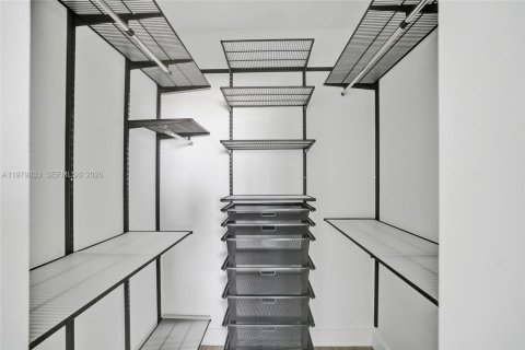 Adosado en alquiler en Miami, Florida, 2 dormitorios, 248.23 m2 № 2046347 - foto 14