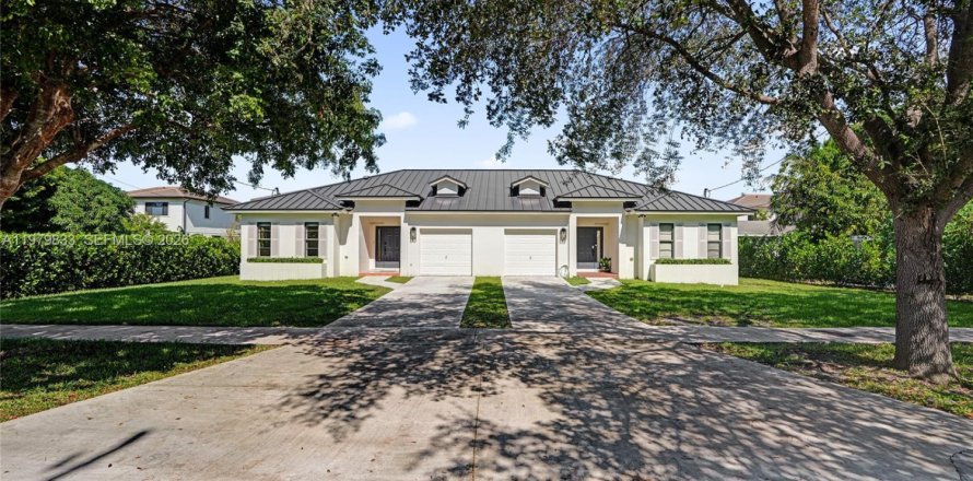 Adosado en Miami, Florida 2 dormitorios, 248.23 m2 № 2046347