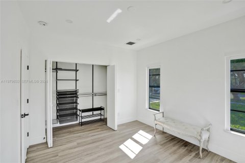 Adosado en alquiler en Miami, Florida, 2 dormitorios, 248.23 m2 № 2046347 - foto 16