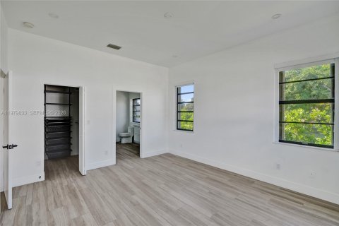 Adosado en alquiler en Miami, Florida, 2 dormitorios, 248.23 m2 № 2046347 - foto 10