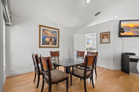Villa ou maison à vendre à Sarasota, Floride: 2 chambres, 180.14 m2 № 2229443 - photo 10