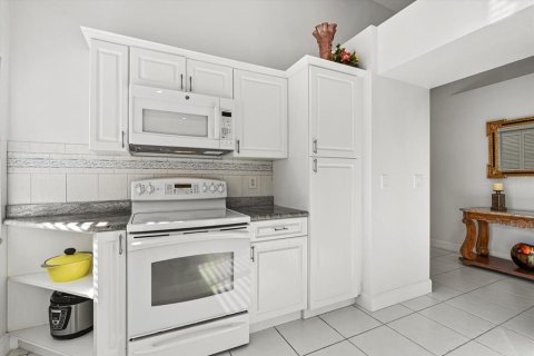 Villa ou maison à vendre à Sarasota, Floride: 2 chambres, 180.14 m2 № 2229443 - photo 14