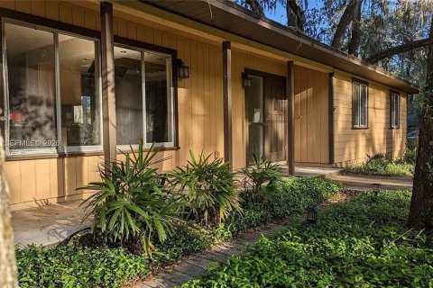 House in Gainesville, Florida 3 bedrooms, 127.83 sq.m. № 2092022 - photo 1