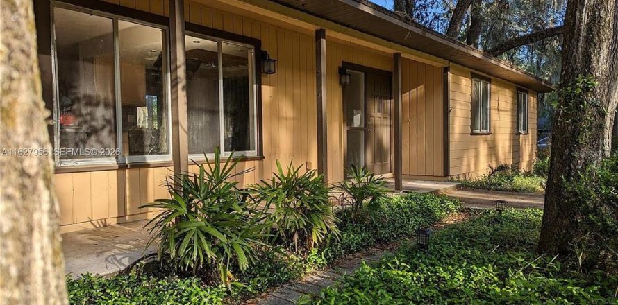 House in Gainesville, Florida 3 bedrooms, 127.83 sq.m. № 2092022