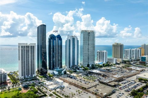 Condo in Sunny Isles Beach, Florida, 4 bedrooms  № 2018558 - photo 30