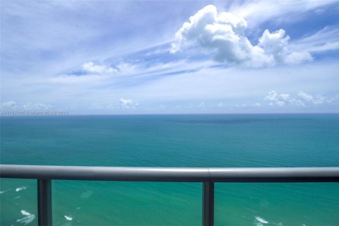 Condominio en venta en Sunny Isles Beach, Florida, 4 dormitorios, 230.86 m2 № 2018558 - foto 27