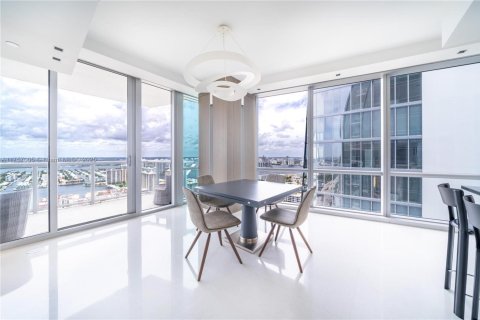 Condominio en venta en Sunny Isles Beach, Florida, 4 dormitorios, 230.86 m2 № 2018558 - foto 9