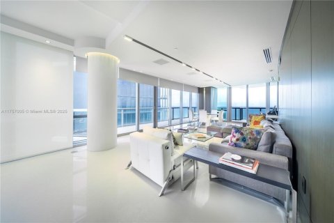 Condominio en venta en Sunny Isles Beach, Florida, 4 dormitorios, 230.86 m2 № 2018558 - foto 3