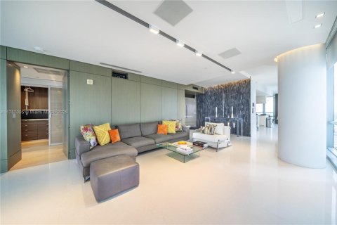 Condominio en venta en Sunny Isles Beach, Florida, 4 dormitorios, 230.86 m2 № 2018558 - foto 4