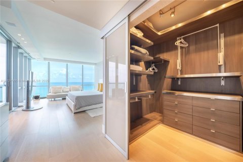 Condominio en venta en Sunny Isles Beach, Florida, 4 dormitorios, 230.86 m2 № 2018558 - foto 16