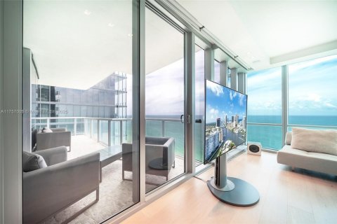 Condominio en venta en Sunny Isles Beach, Florida, 4 dormitorios, 230.86 m2 № 2018558 - foto 17