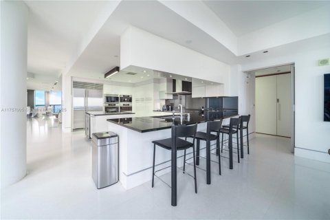Condominio en venta en Sunny Isles Beach, Florida, 4 dormitorios, 230.86 m2 № 2018558 - foto 8
