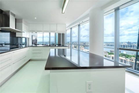 Condominio en venta en Sunny Isles Beach, Florida, 4 dormitorios, 230.86 m2 № 2018558 - foto 7