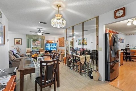 Villa ou maison à louer à Port Richey, Floride: 2 chambres, 133.78 m2 № 2404716 - photo 4