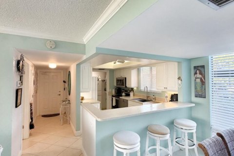 Condo in Jensen Beach, Florida, 2 bedrooms  № 2392016 - photo 4