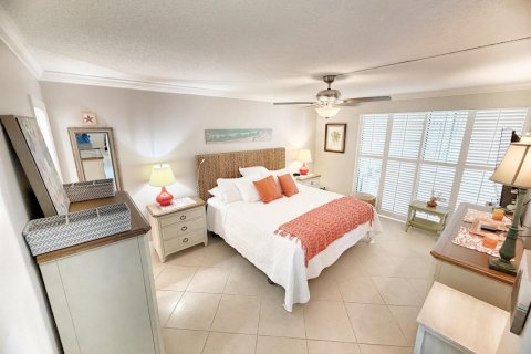 Condo in Jensen Beach, Florida, 2 bedrooms  № 2392016 - photo 9