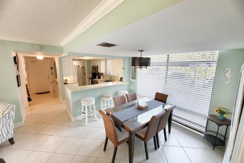 Condo in Jensen Beach, Florida, 2 bedrooms  № 2392016 - photo 6