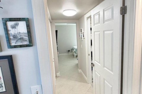 Condo in Jensen Beach, Florida, 2 bedrooms  № 2392016 - photo 13