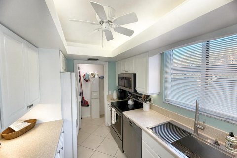 Condo in Jensen Beach, Florida, 2 bedrooms  № 2392016 - photo 5