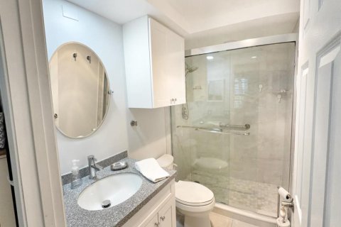 Condo in Jensen Beach, Florida, 2 bedrooms  № 2392016 - photo 11