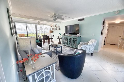Condo in Jensen Beach, Florida, 2 bedrooms  № 2392016 - photo 3