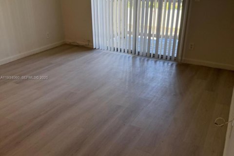 Condo in West Palm Beach, Florida, 1 bedroom  № 2035494 - photo 12