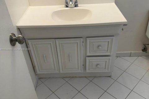 Condo in West Palm Beach, Florida, 1 bedroom  № 2035494 - photo 28